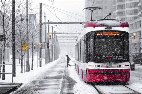 Environment Canada issues winter weather advisory over Toronto snow storm