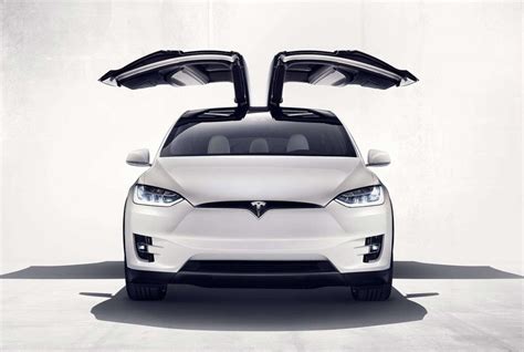 2016 Tesla Model X Makes Debut