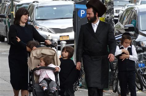 Orthodox women told not to wear red or yellow clothes - Jewish News