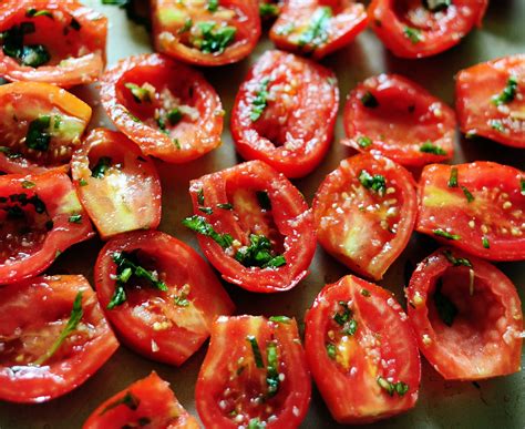 The Gridiron Girl's Guide to the Good Life: Roasted Roma Tomatoes