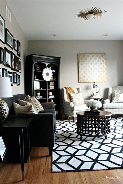 20+ Catchy Living Room Designs Ideas With Bold Black Furniture – TRENDECORS