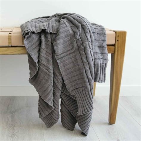 Grey Knitted Throw - 150x130cm