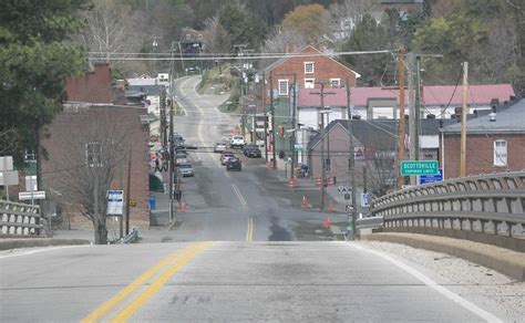 Scottsville, VA : This is a picture of the town Scottsville from the bridge. They are currently ...