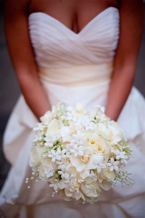 Best White Winter Wedding Flowers Ideas | Unique Wedding Ideas