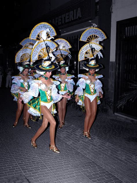 Carnaval in Puerto de la Cruz 2010 – ¡Qué Desastre! | Living beneath the volcano