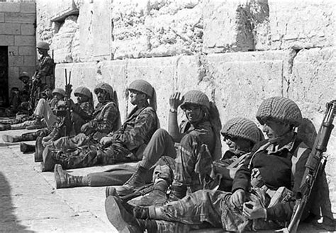 Israeli paratroopers by the Western Wall, Jerusalem, June … | Flickr