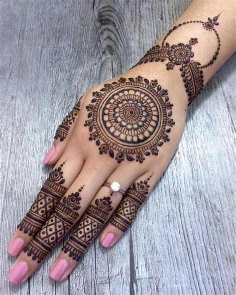 25 + Mandala Mehndi Designs For Every Type of Bride