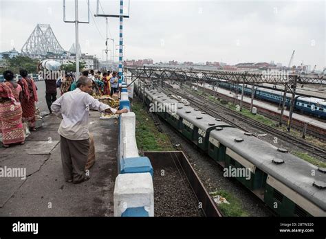 Howrah Junction Railway Station from above. Kolkata, West Bengal, India Stock Photo - Alamy