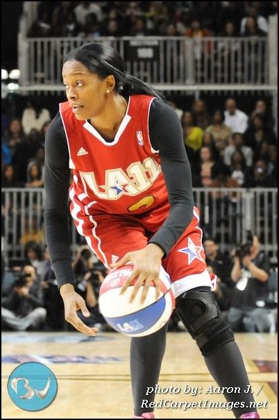 BlackVibes.com :: WNBA Star Swin Cash dribbles up court