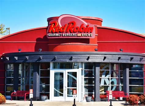 Red Robin to Begin Serving Fresh Chicken For the First Time