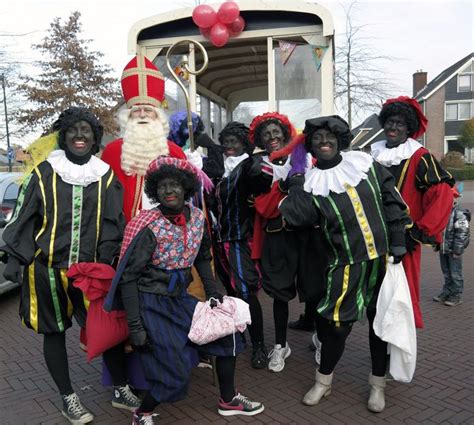 Zwarte Piet viert feest in Staphorst, dorp doet 'geen concessies', Urk wil geen ophef over ...