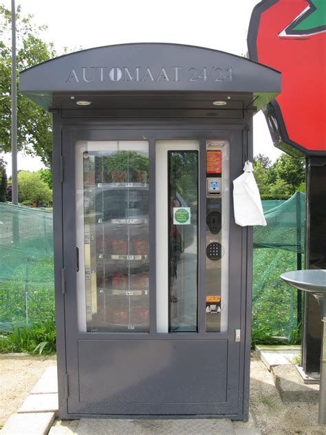 BelgiumBarb: Strawberry Vending Machine