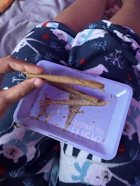 my first blunt roll. i usually use raw cones. i need tips. : r/weed