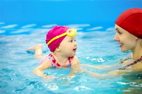 5 Tips for Teaching Your Baby & Toddler to Swim - Mommy's Bundle