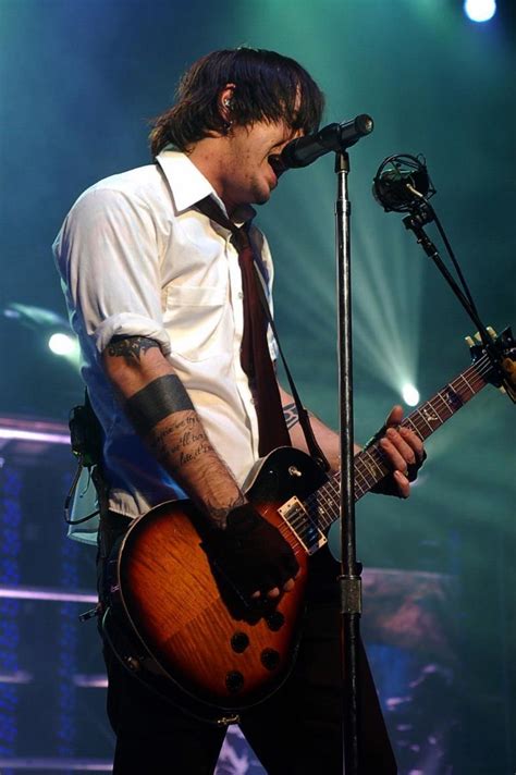 Adam Singing With That Awesome Voice - Adam Gontier Photo (17889593 ...