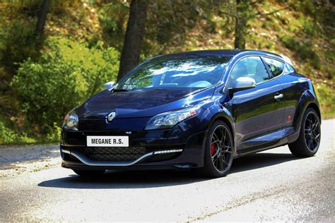 2013 Renault MÃ©gane R.S. Red Bull Racing RB8 Wallpapers [HD] - DriveSpark