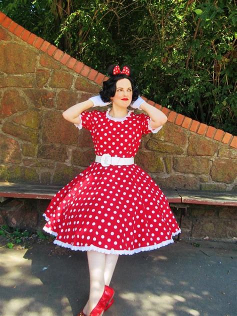 In this blog, the Singing Costumer creates a Minnie Mouse cosplay! | Minnie mouse, Minnie ...