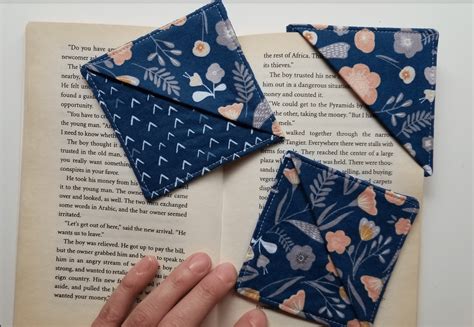How to make quick and easy Fabric Bookmarks with scraps of fabric | Fabric book, Scrap fabric ...