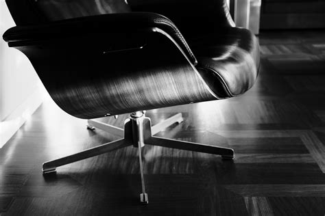 Wallpaper : sitting, table, wood, chair, angle, light, bw, relax, floor, line, weekend, darkness ...