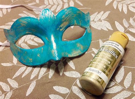 Make Your Own Mardi Gras Mask