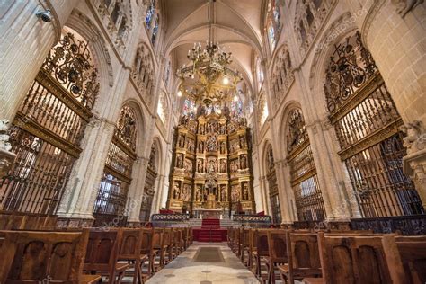 Burgos Cathedral interior – Stock Editorial Photo © herraez #126131356