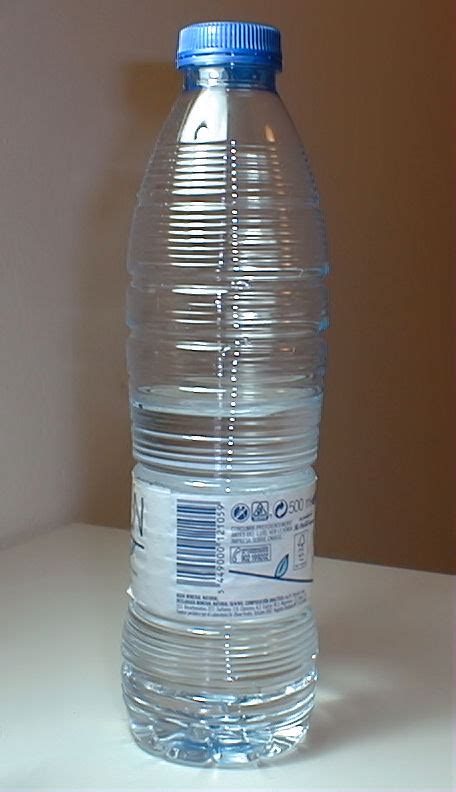 File:Botella de plástico - PET.jpg - Wikimedia Commons