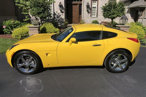 Bid for the chance to own a 2,600-Mile 2009 Pontiac Solstice Coupe GXP ...