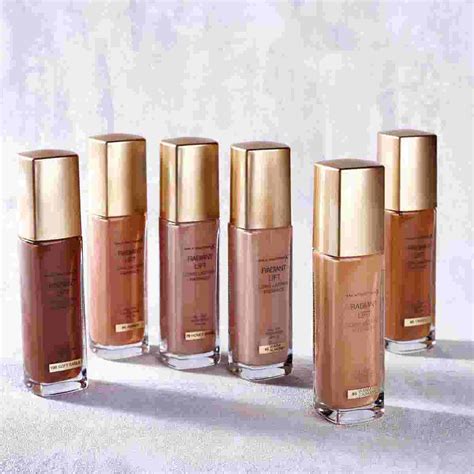 How to Apply Flawless Foundation for Dry Skin | Max Factor