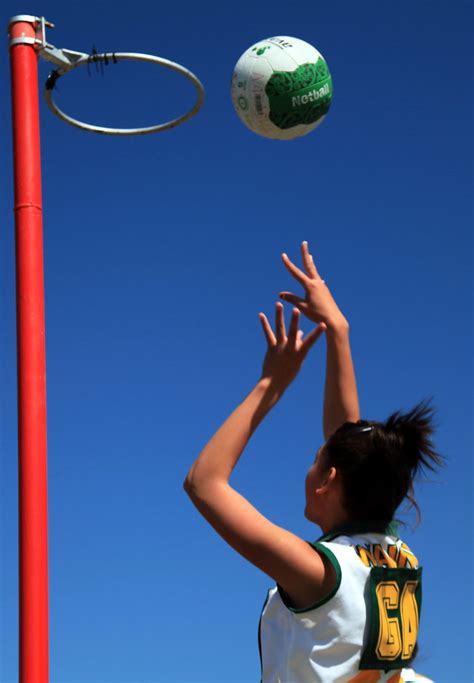 Delicate hands | Fine Netball skills. | Tony Foster | Flickr