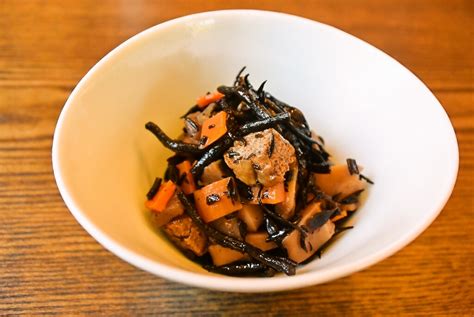 Recipes for Tom: Hijiki no itameni / braised hijiki seaweed