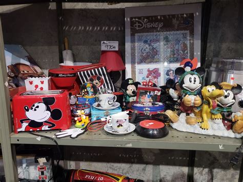 ASSORTED MICKEY MOUSE ITEMS - Able Auctions