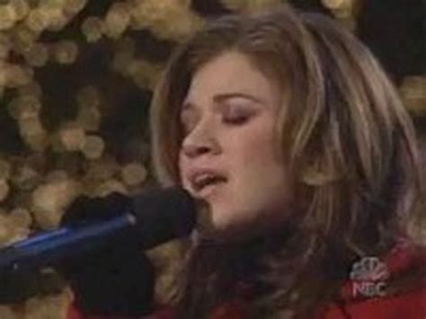 Watch Kelly Clarkson Sing O Holy Night Live and Acapella - Wow!