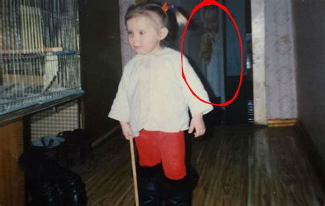 Creepy photo alert: Was this little girl photobombed by the ghost of a child?