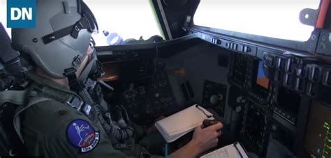 Here's what's in the cockpit of one of America's most secretive weapons - the B-2 stealth bomber ...