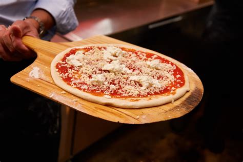 Roman-Style Pizza Gets A Delicious Hollywood Ending At Pizza Romana - Food Republic