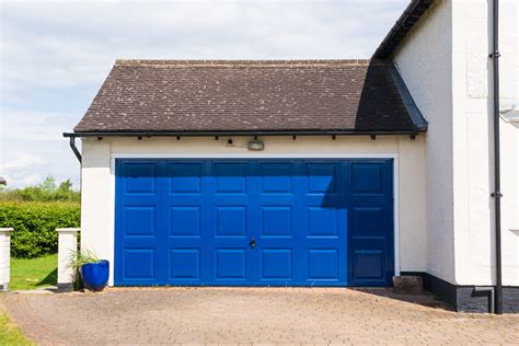 6 Important Garage Door Safety Tips | Associated Garage Doors