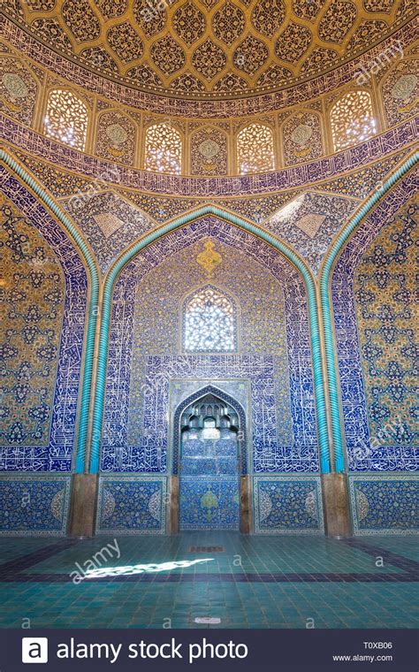 Sheikh Lotfollah mosque interior, Isfahan, Iran Stock Photo - Alamy