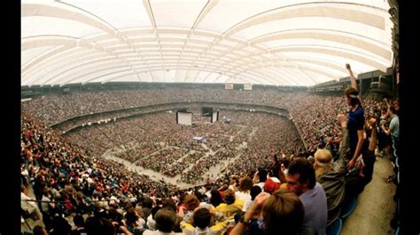 On This Date in WWF History (Mar. 29): WrestleMania 3 at the Pontiac Silverdome - Cageside Seats