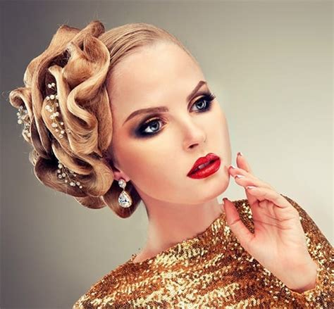 9 Makeup Ideas For The Gold Dress Worth Following