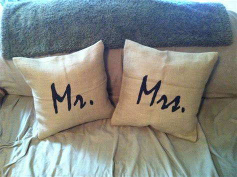 the kc experience: "Mr. & Mrs." Pillow Set Tutorial