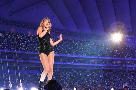 Taylor Swift - Performs at Tokyo Dome, Japan - Tue Nov 20 2018 | Page 1 || BaoBua.Com