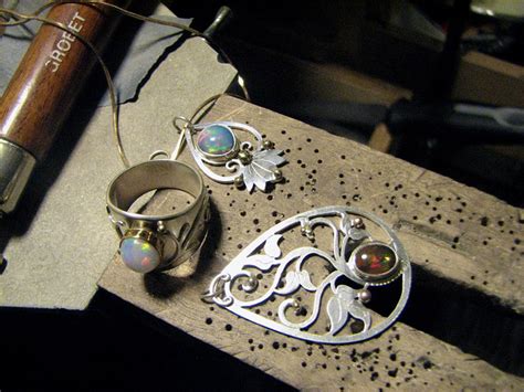 Craft Tutorials Galore at Crafter-holic!: Metal Jewelry Making For Beginners