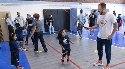 Davidson College Alumnus Stephen Curry Refurbishes Local Basketball Court - Collegiate Standard