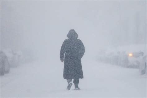 Blizzard hits US as temperatures expected to plunge to minus 40 degrees ...