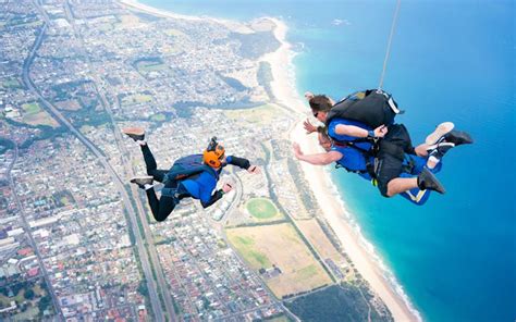 Book Tandem Skydive Wollongong - 15,000 ft | Headout