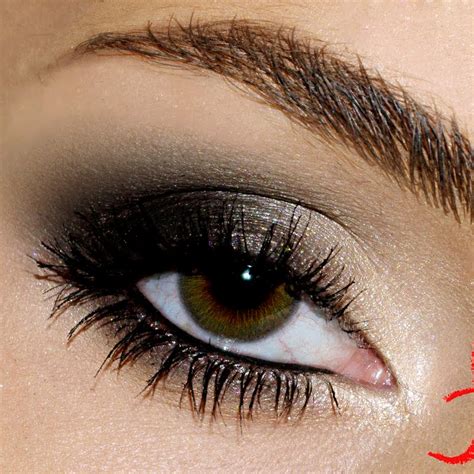 Dark Smokey Eye makeup tutorial | AmazingMakeups.com