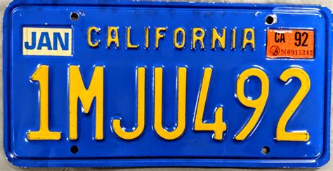 1992 California License Plate (1MJU492)