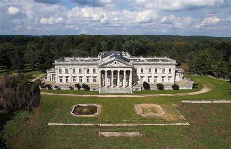 Largest abandoned mansion in USA: 70,000sq ft Lynnewood Hall in Pennsylvania - JobbieCrew.com