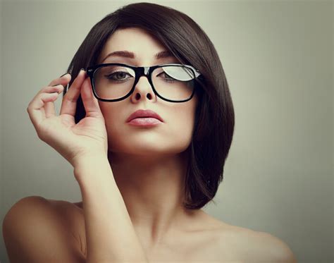 8 Cute Things that Shy Girls with Glasses Do | Great Love