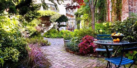 Balconies and Courtyards of the French Quarter in New Orleans - Malibu ...